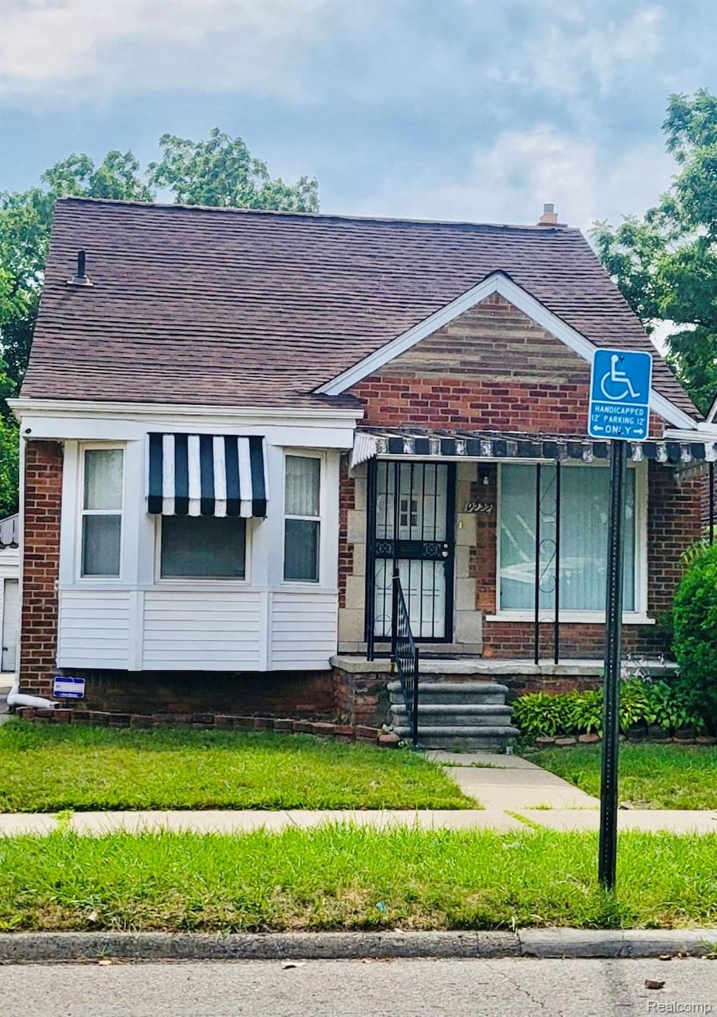 9222 Prest St, Detroit, MI 48228 - photo 2