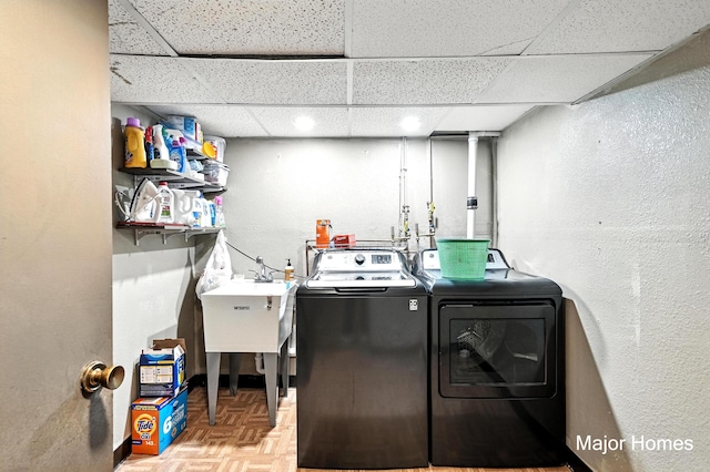 1435 Sweet St NE, Grand Rapids, MI 49505 - laundry area featuring washing machine and dryer and a textured wall