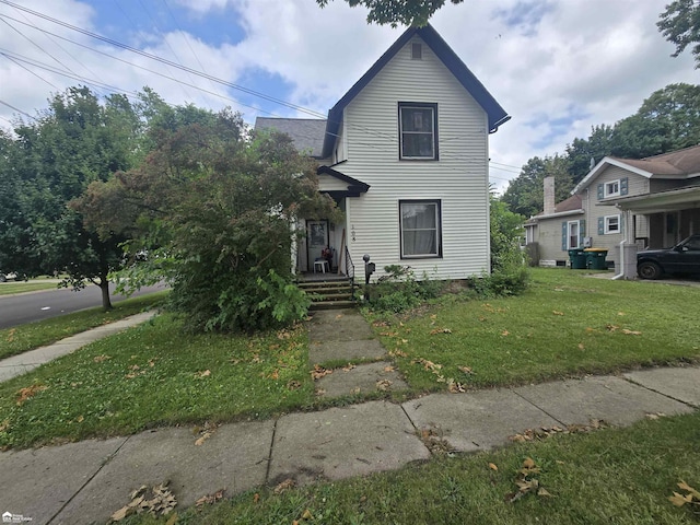 108 N Mercer St, Durand, MI 48429 - traditional-style house featuring a front yard