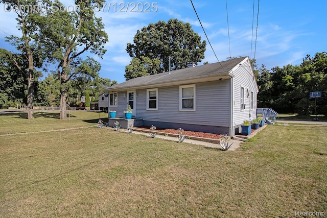 26651 Shiawassee Rd, Southfield, MI 48033 - view of front of property featuring a front lawn