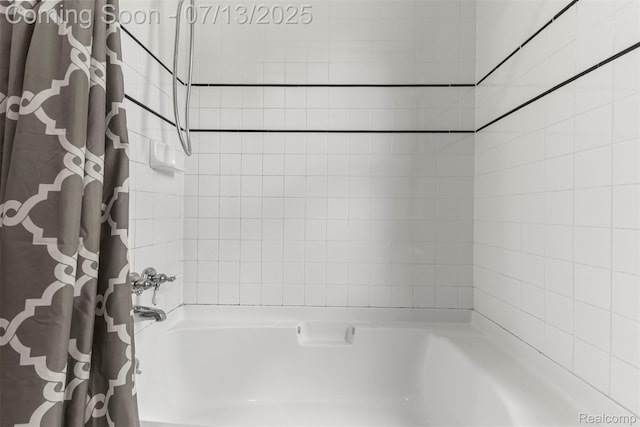830 S Brady Rd, Dearborn, MI 48124 - full bath featuring shower / bath combo with shower curtain