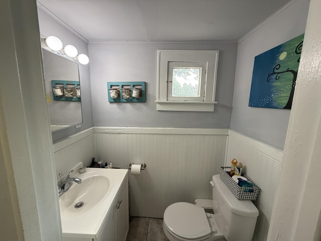 26 Edna Ave, Pontiac, MI 48341 - half bathroom with wainscoting, vanity, and crown molding