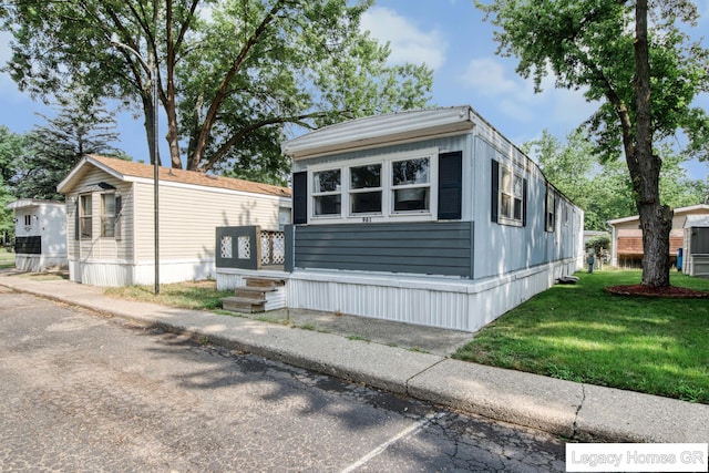961 Dolphin St SW Unit 013, Wyoming, MI 49509 - manufactured / mobile home with a front lawn