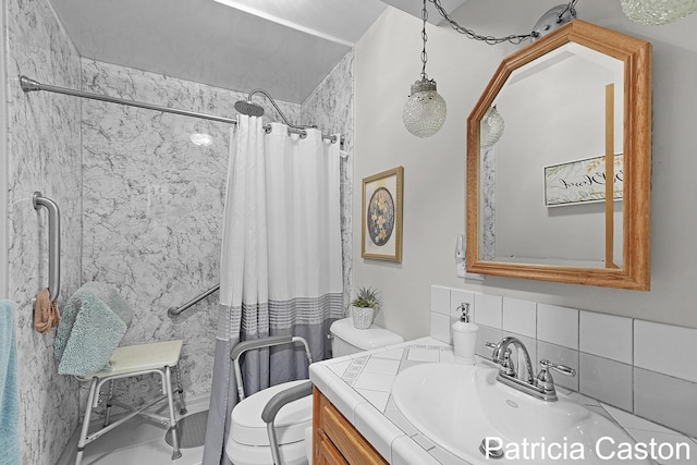 4707 Cannonsburg Rd NE, Belmont, MI 49306 - full bathroom with a shower with shower curtain, vanity, and decorative backsplash