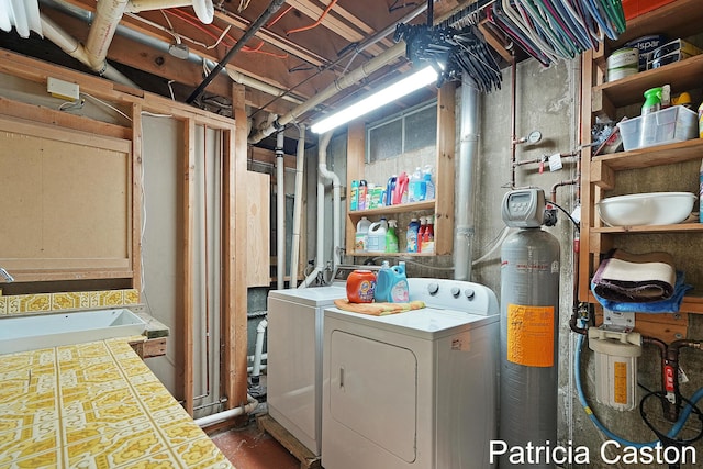 4707 Cannonsburg Rd NE, Belmont, MI 49306 - laundry room with washing machine and dryer