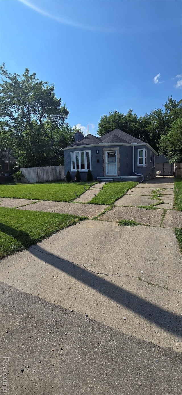 13927 Chandler Park Dr, Detroit, MI 48213 - photo 2