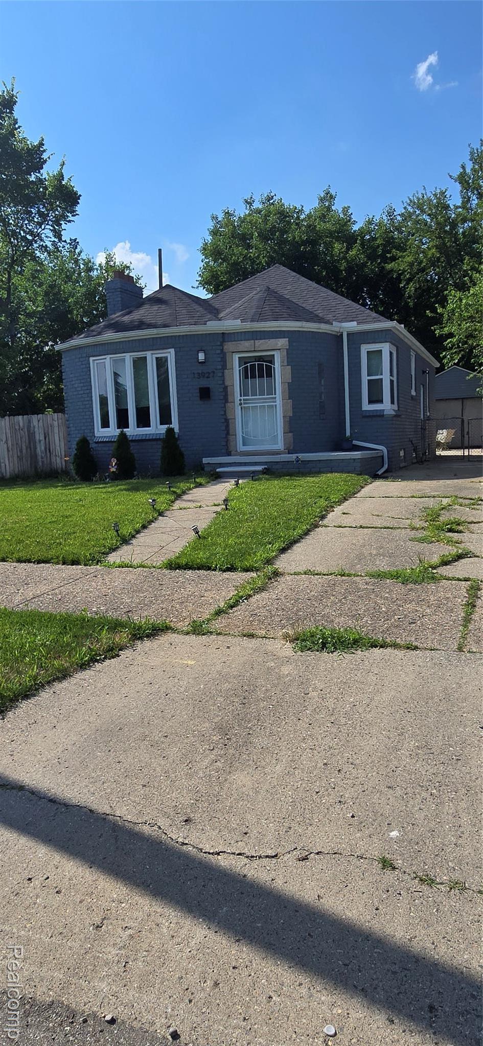 13927 Chandler Park Dr, Detroit, MI 48213 - photo 3