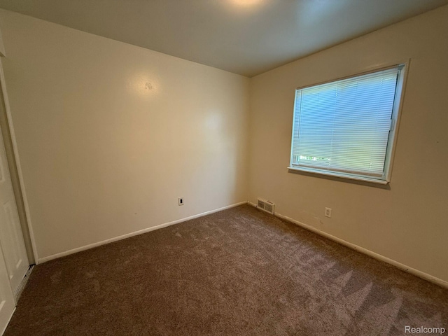13420 Couwlier Ave, Warren, MI 48089 - unfurnished room with dark colored carpet and baseboards