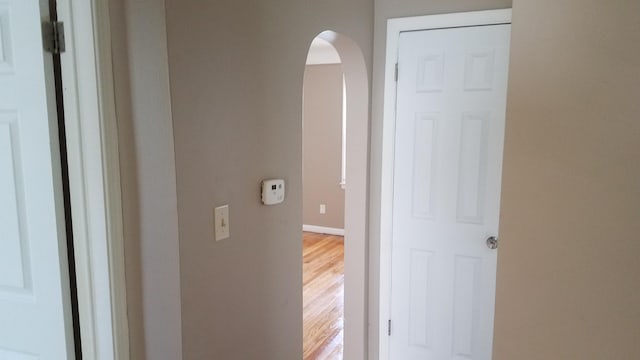 25933 Norfolk St, Inkster, MI 48141 - corridor featuring arched walkways and light wood finished floors