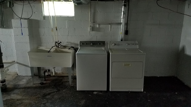 25933 Norfolk St, Inkster, MI 48141 - laundry room featuring washing machine and clothes dryer