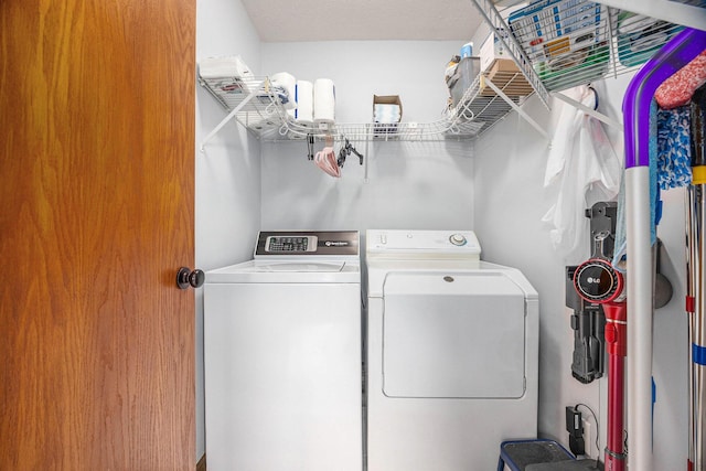 1527 Wiersma Dr, Zeeland, MI 49464 - laundry area featuring washer and clothes dryer