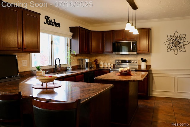 46877 W Ann Arbor Trl, Plymouth, MI 48170 - kitchen featuring stainless steel electric stove, a peninsula, decorative backsplash, a kitchen island, and ornamental molding