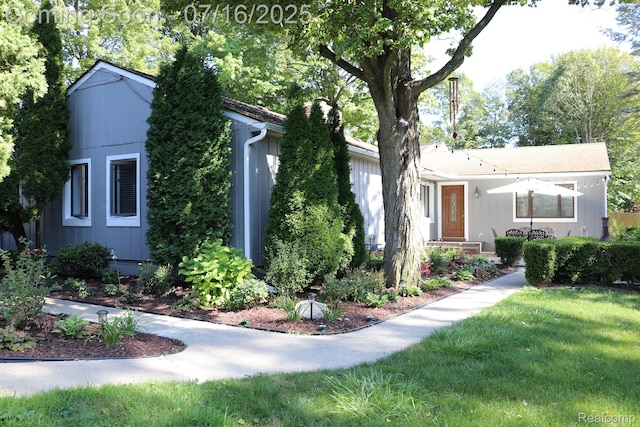 46877 W Ann Arbor Trl, Plymouth, MI 48170 - view of front of home with a front lawn