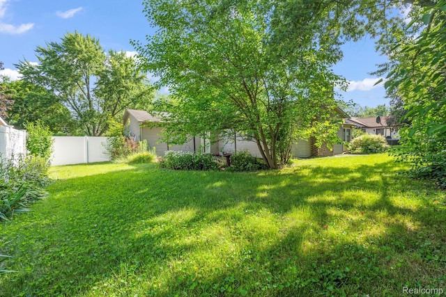 609 N Wickshire Ln, Durand, MI 48429 - view of fenced backyard