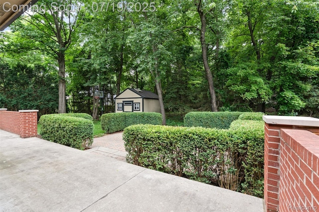 260 Forest Crest Dr, Commerce Twp, MI 48390 - surrounding community featuring a patio and an outdoor structure