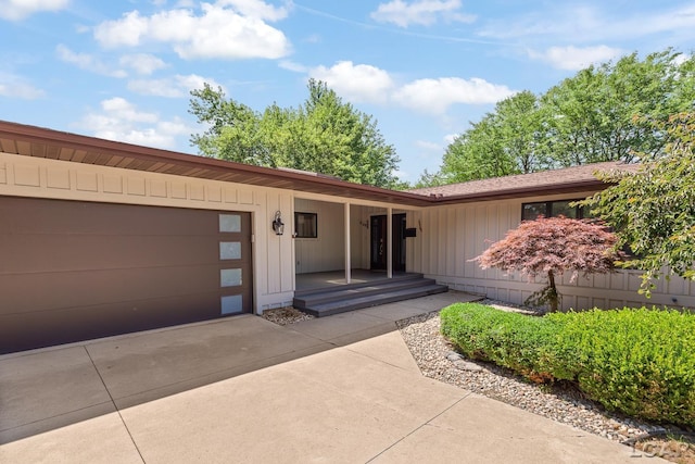 579 Budlong St, Adrian, MI 49221 - single story home featuring a garage, driveway, and a porch