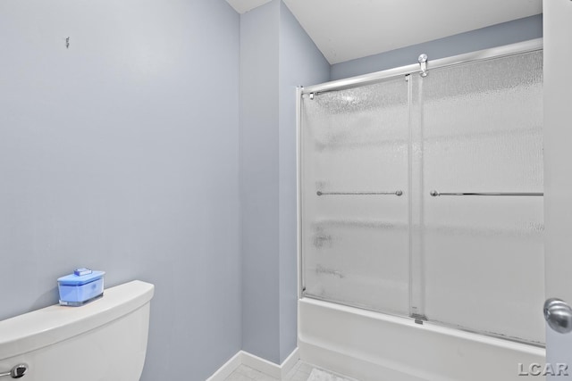 579 Budlong St, Adrian, MI 49221 - full bath with toilet and combined bath / shower with glass door