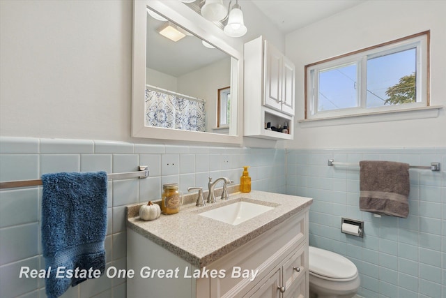 2270 Anderson Rd, Saginaw, MI 48603 - full bathroom with tile walls, vanity, and wainscoting