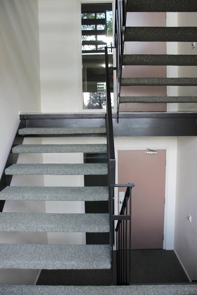 1265 S Maple Rd Unit 207, Ann Arbor, MI 48103 - view of staircase