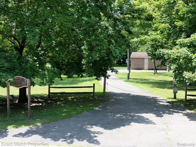 3742 Hearthstone Dr, Commerce Twp, MI 48382 - surrounding community featuring a lawn