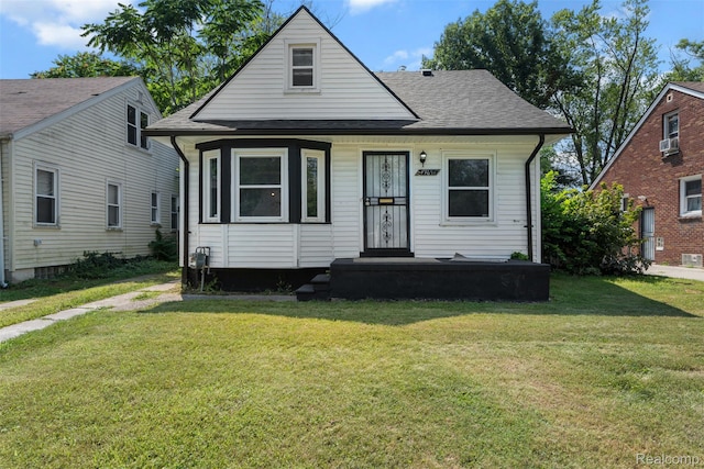 17631 Kentfield St, Detroit, MI 48219 - bungalow-style house with a front yard, a shingled roof, and cooling unit