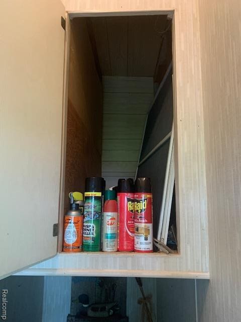 1295 Hadley Rd, Lapeer, MI 48446 - view of pantry