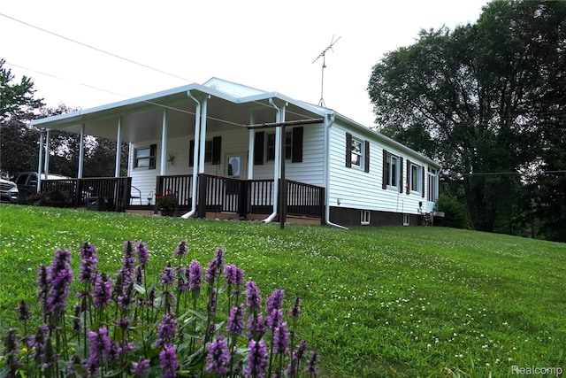 1295 Hadley Rd, Lapeer, MI 48446 - view of front of house featuring a front lawn and a porch