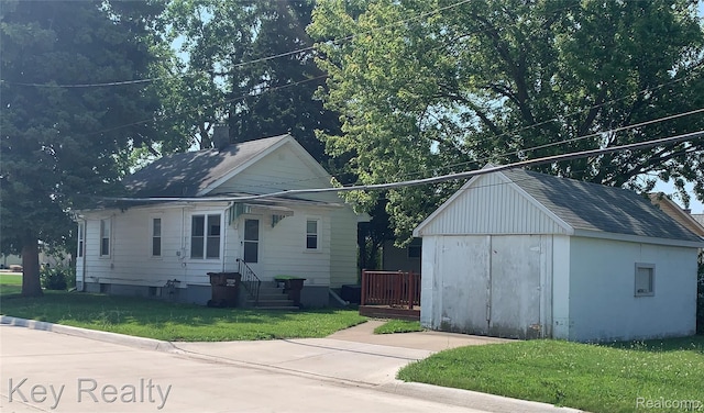 737 Detroit Ave, Monroe, MI 48162 - photo 4