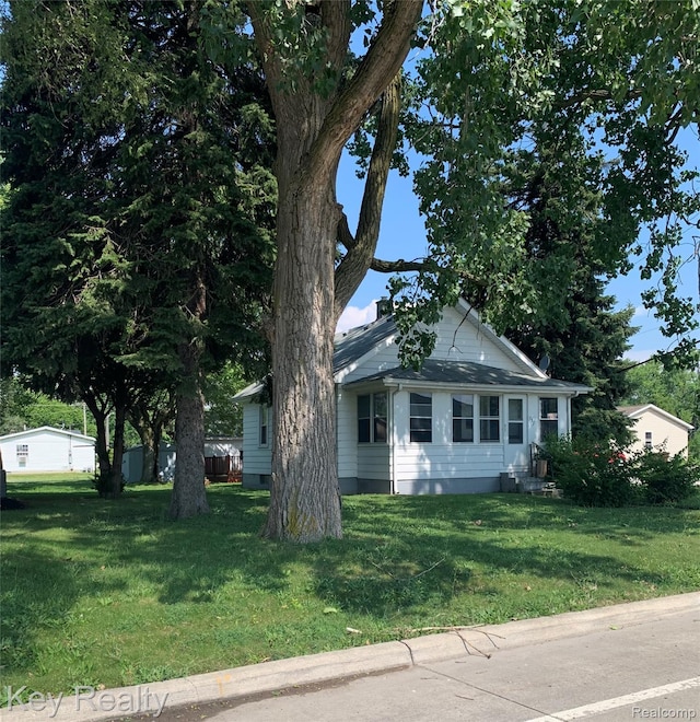 737 Detroit Ave, Monroe, MI 48162 - photo 1