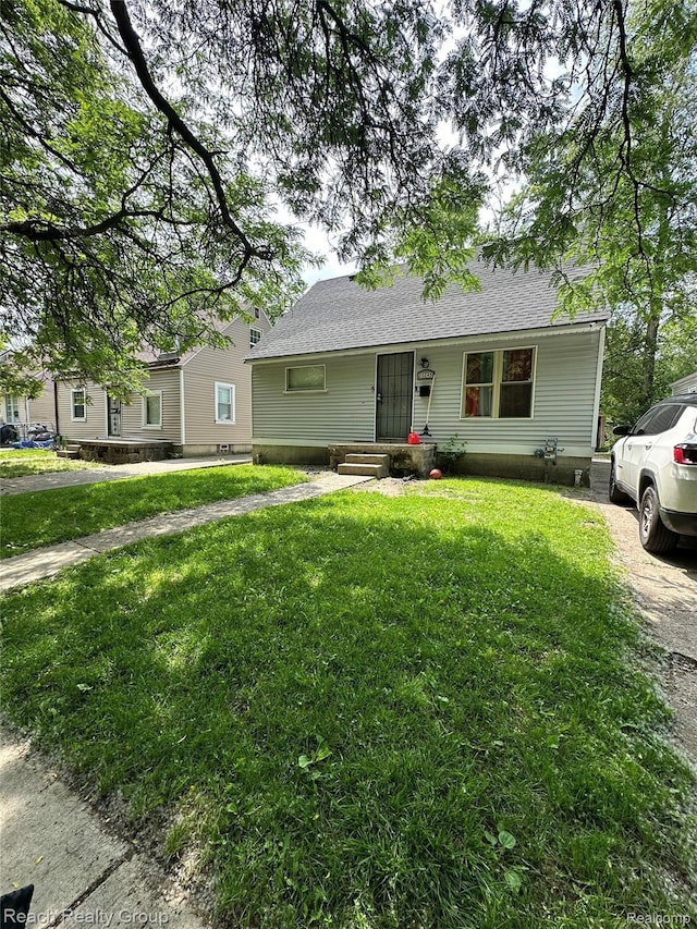 20245 Archdale St, Detroit, MI 48235 - ranch-style home featuring a front lawn