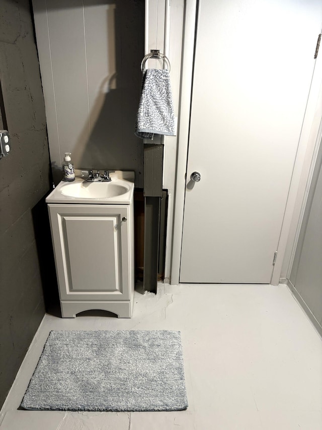 19061 Collinson Ave, Eastpointe, MI 48021 - bathroom featuring vanity