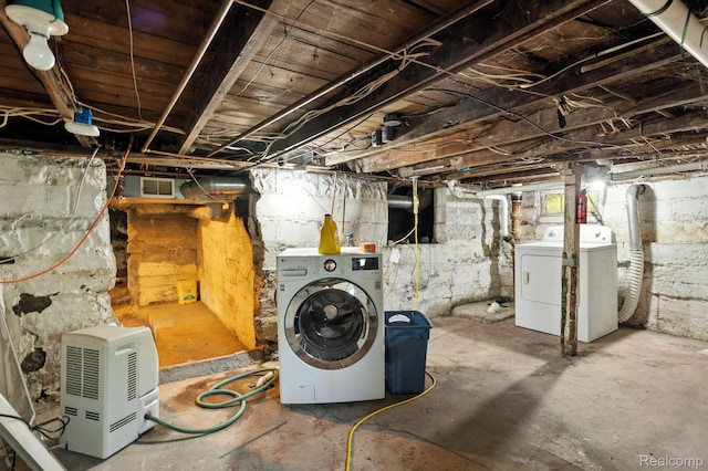 2424 10th Ave, Port Huron, MI 48060 - unfinished below grade area featuring washer and dryer