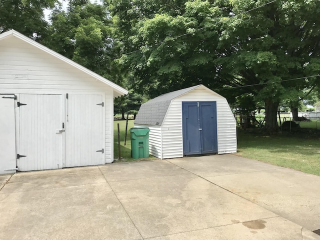 323 N Kalamazoo St, White Pigeon, MI 49099 - photo 25