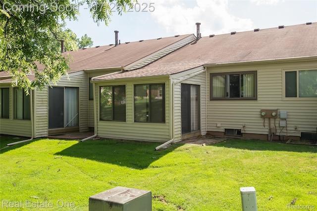 25104 Hamilton Ct Unit 4, South Lyon, MI 48178 - back of property featuring a yard and roof with shingles