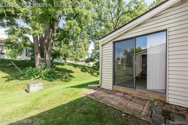 25104 Hamilton Ct Unit 4, South Lyon, MI 48178 - view of green lawn