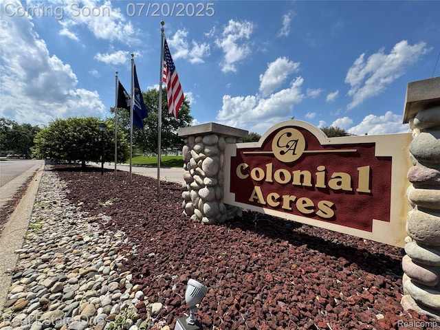 25104 Hamilton Ct Unit 4, South Lyon, MI 48178 - view of community sign