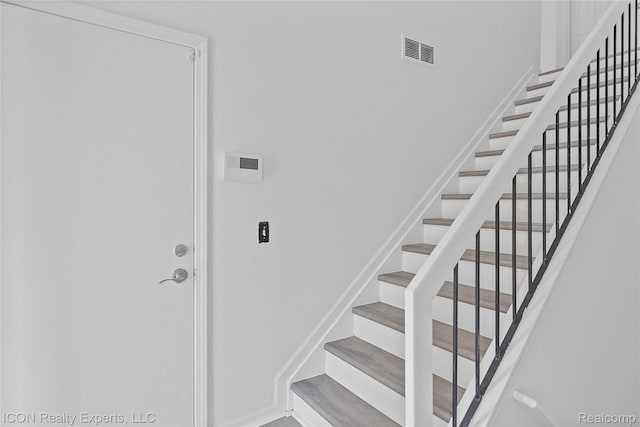 6614 Embers Ct, West Bloomfield, MI 48322 - view of stairs
