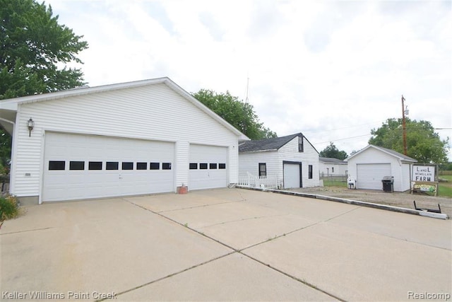 12225 Miller Rd, Swartz Creek, MI 48449