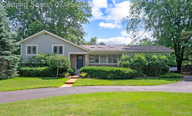 3290 Welch, Commerce Twp, MI 48390 - tri-level home featuring a front lawn