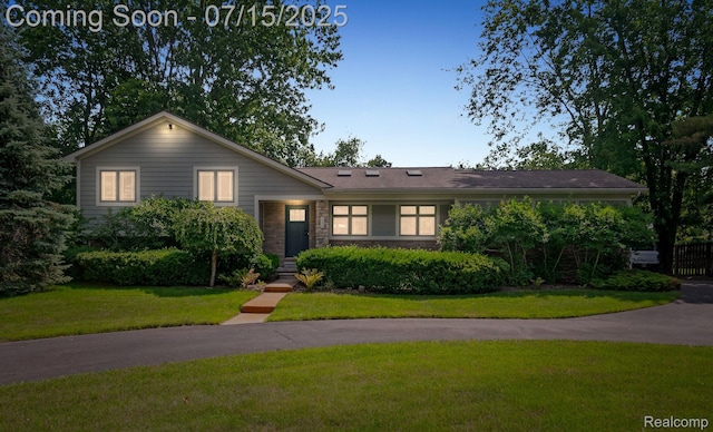 3290 Welch, Commerce Twp, MI 48390 - split level home with a front lawn