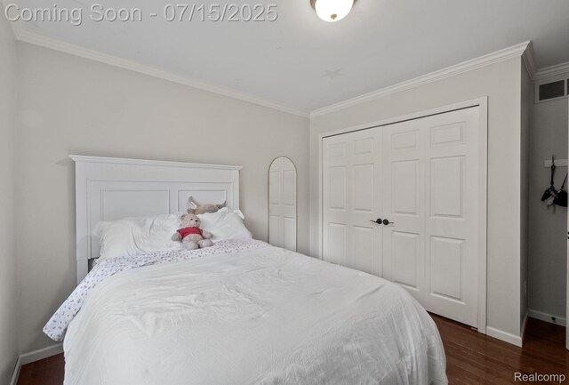 3290 Welch, Commerce Twp, MI 48390 - bedroom featuring dark wood-style floors, ornamental molding, and a closet