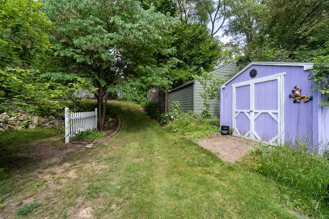 2113 Ridgeway Rd, Jackson, MI 49203 - view of yard with a storage unit