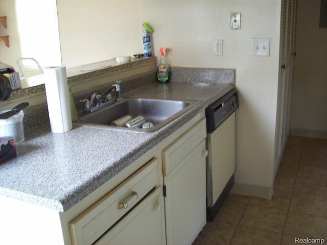 2968 Elmwood Ct, Lake Orion, MI 48360 - kitchen with dishwasher, light tile patterned floors, and light countertops