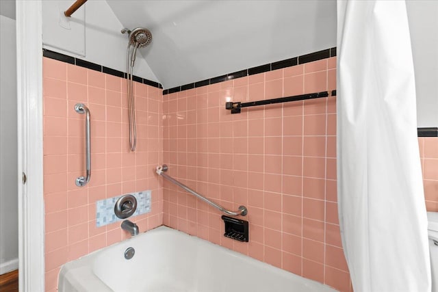 21197 Nummer St, Warren, MI 48089 - full bath with shower / tub combo with curtain