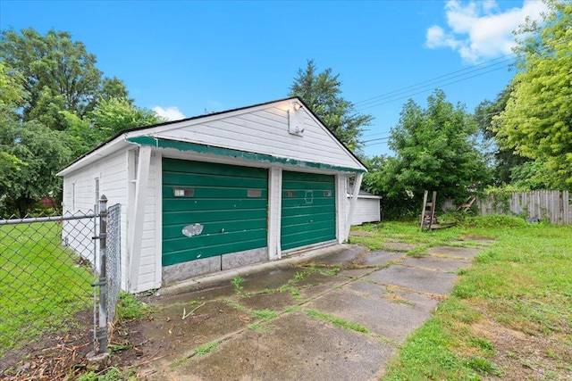 21197 Nummer St, Warren, MI 48089 - view of detached garage