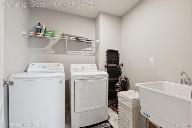 765 Hummingbird Dr, Rochester Hills, MI 48307 - washroom featuring washer and dryer
