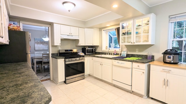 20519 Mauer St, Saint Clair Shores, MI 48080 - kitchen with stainless steel appliances, under cabinet range hood, crown molding, dark countertops, and glass insert cabinets