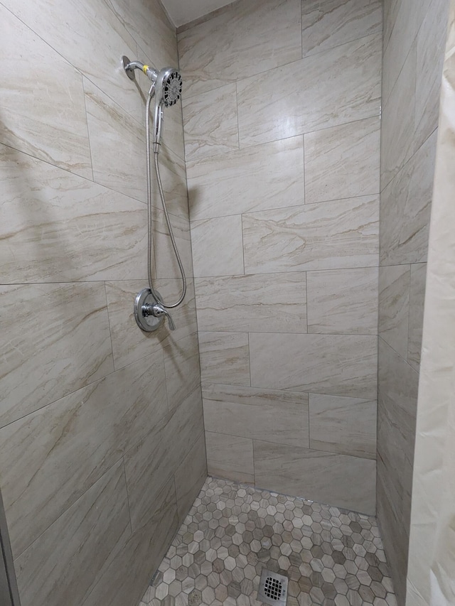 20519 Mauer St, Saint Clair Shores, MI 48080 - full bathroom featuring a tile shower