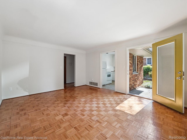 1010 Laprairie St, Ferndale, MI 48220 - unfurnished room with baseboards