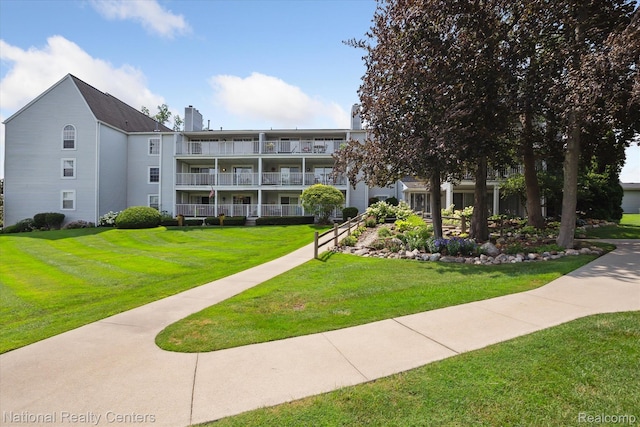 3559 Port Cove Dr Unit 17, Waterford, MI 48328 - surrounding community featuring a lawn